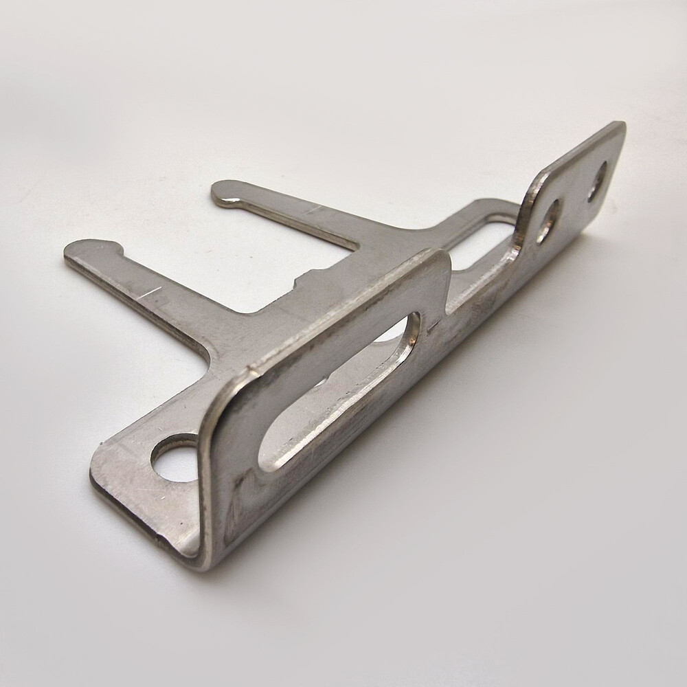 Eberspacher Espar Hydronic S3 D5e D4e Water Pump Mounting Bracket | 221000513900